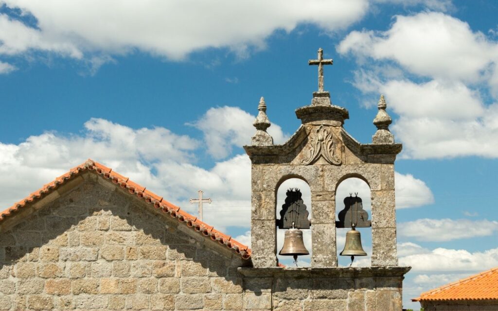 Lugares no mundo onde parece que o tempo parou, Linhares da Beira, Portugal